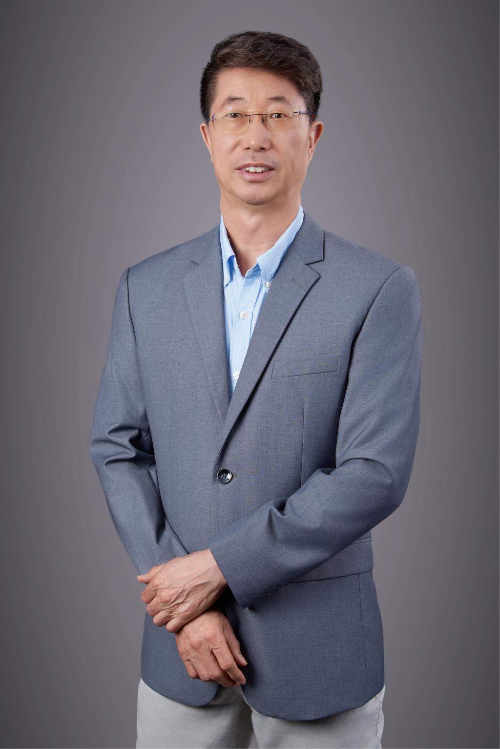 Zhenbiao Yang